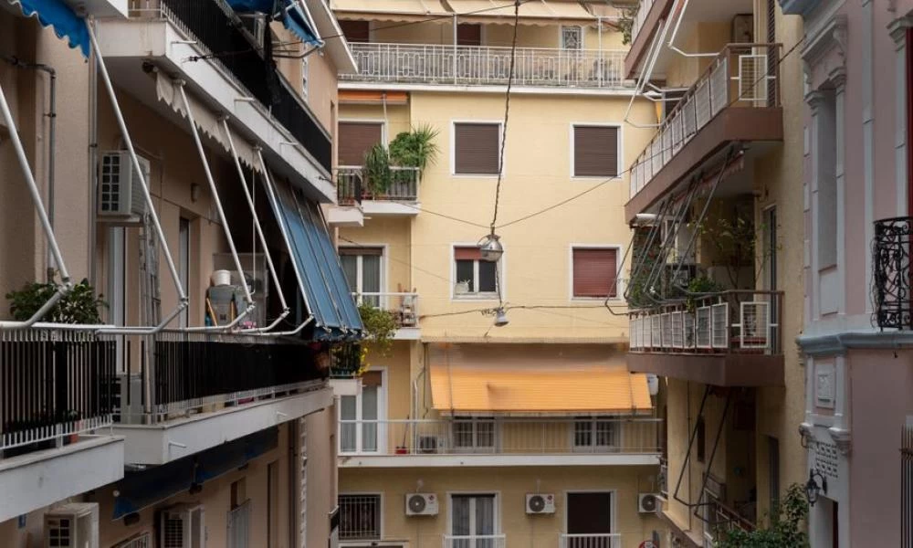 Πατήσια: Τραγωδία - Άνδρας σκοτώθηκε πέφτοντας σε φωταγωγό